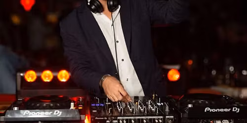 1er After del A\u00f1o: M\u00fasica, Amigos & Vino