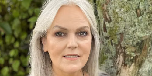 Elin Brimheim Heinesen fortolker og fort\u00e6ller om den f\u00e6r\u00f8ske forfatter og poet Jens Pauli Heinesen