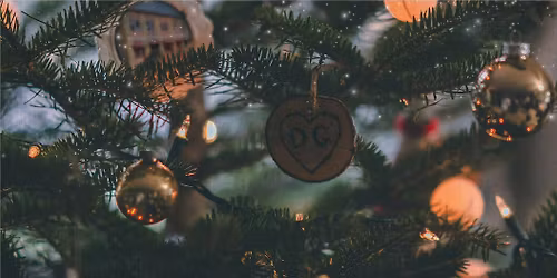 Duncan Garage Photos with Santa Day