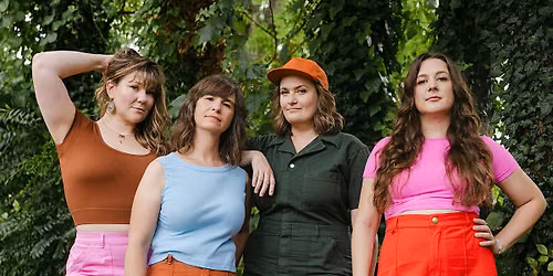 Della Mae in the Backyard