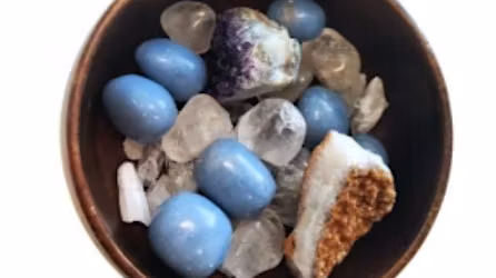 Crystal 101 : Hands on journey into energy, Intuition and frequency