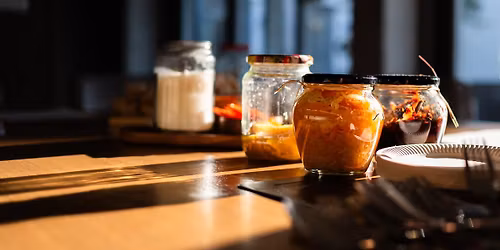 Ferment\u00e1l\u00f3 workshop a Bazsalikomos Kertben