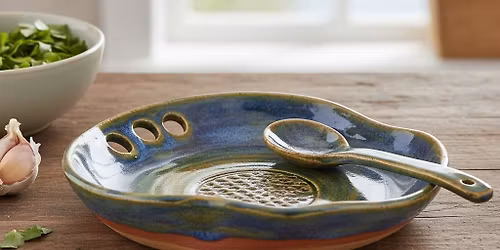 CLASS FULL Garlic Grater, Herb Stripper, Ceramic Spoon Rest