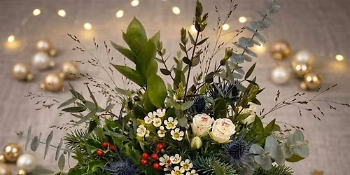 Christmas Table Decoration: Festive Floral Posy