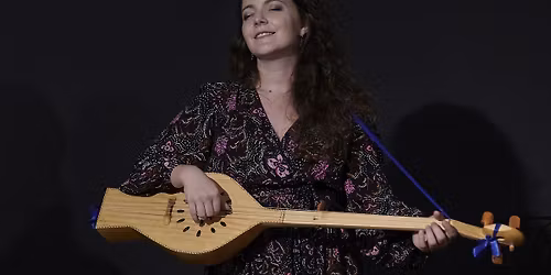 Gr\u00faz dallamok \u00e9s hangszerbemutat\u00f3 Bolyki S\u00e1r\u00e1val || Kauk\u00e1zusi utaz\u00e1s k\u00f6z\u00f6s zen\u00e9l\u00e9ssel