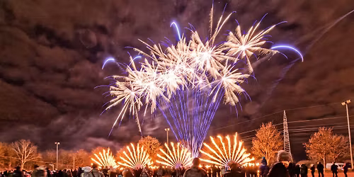 Feuerwerkspr\u00e4sentation am Steiner Nachthimmel 2025