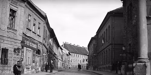 Az \u00e9n v\u00e1ram, az \u0150 h\u00e1zaik \/ v\u00e1rosi s\u00e9ta a budai v\u00e1rban