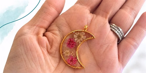 Create & Wear: Resin Jewelry Night