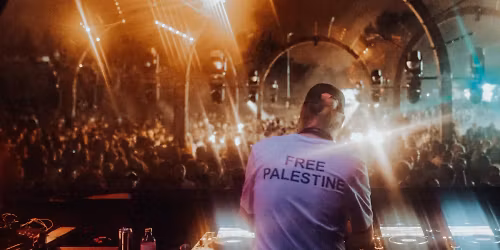 S.A.M., Boss Priester, Riordan in Amsterdam