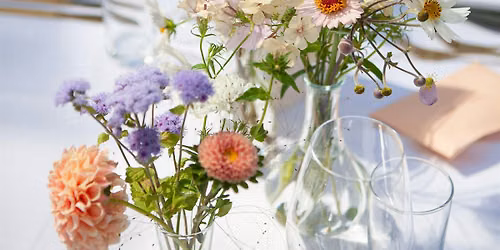 Kreativwerkstatt Slow Flowers Kopfkr\u00e4nze bei \u201eein Teller, viele H\u00e4nde\u201c