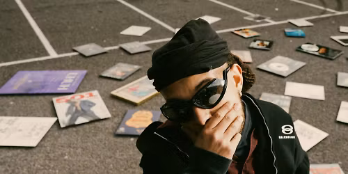 Ronnie Flex, Frenna, Broederliefde, Adje, Architrackz, Boef, Bokoesam, Dave Nunes, Jarreau Vandal, Def, Delany, DJ HABIBEATS, Dylisa, GP UIT G, Kalibwoy, Kleine John, Chavant\u00e9, Milolaathetlukken, NEMS, NoizBoiz, Passion, Reanny, Rijck, SMIB, Vunzige Deuntjes Soundsystem, Yung Felix, DJ Steesko, WEF in Amstelveen