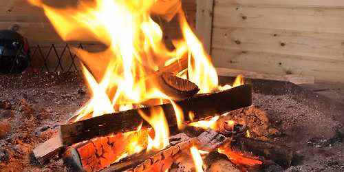 Vinterskogsbad med brasa