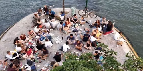 Picnic au bord de l'eau au centre de Paris - Adresse sur l'app socializus uniquement