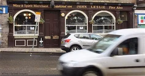 2154 - Leslie's Bar