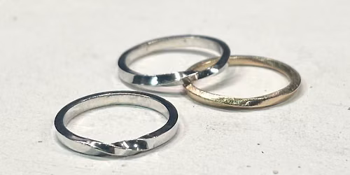 M\u00f6bius Ring