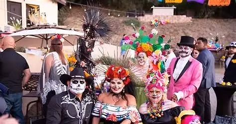 GLORIA'S ADDISON: D\u00eda de los Muertos
