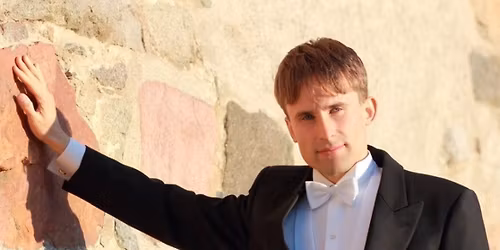 P\u00e4iv\u00e4npaistetta kyynelten l\u00e4pi