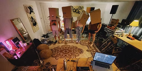 En construction 4 : spectacle d'impro th\u00e9\u00e2trale, clownesque et musicale