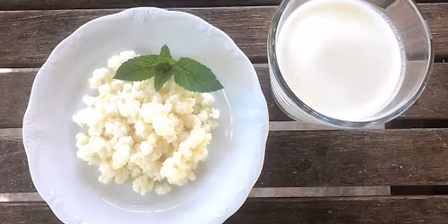 Milchkefir selbst machen: probiotisches Getr\u00e4nk & Joghurt-Alternative