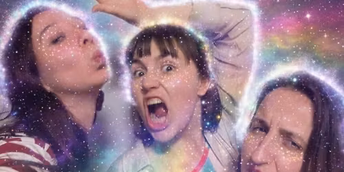 T\u0159i kapeln\u00ed z\u00e1kusky v Desertu! Shimmering Souls Sisters\/Napoli\/Kundr\u00e1t 