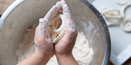 Les mains \u00e0 la p\u00e2te