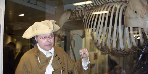 Kost\u00fcmf\u00fchrung mit Cocktail: Das Ottoneum und seine Geschichte