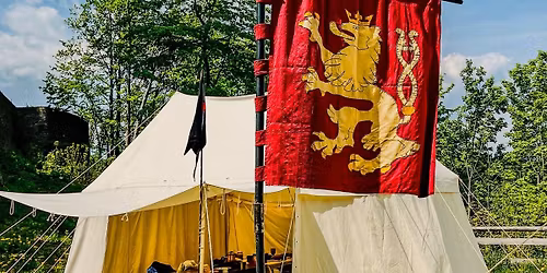 Maj\u00f3wka na Zamku \u015awiny