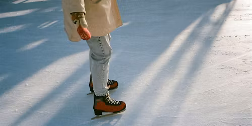 Patinage au bord du Lac Tranquil (Quartier des Spectacles)