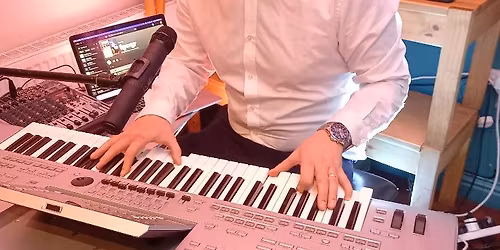 The Piano man.Ben Kergan live at the Peacock