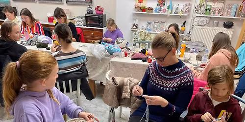 K\u00f6t\u00e9s \u00e9s Horgol\u00e1s kezd\u0151knek \u00e9s halad\u00f3knak