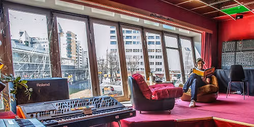 tipBerlin Synthie Lounge mit Ebow und Mariybu