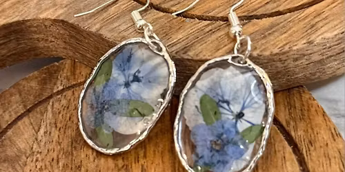 Resin Earring & Pendant Set Workshop @ Three Blue Brushes Studio