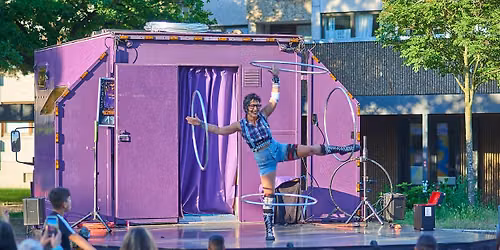 Kostenloses Stra\u00dfentheater auf dem Konzer Marktplatz