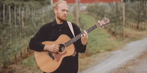 Edvard Borneo & the paintbrushes