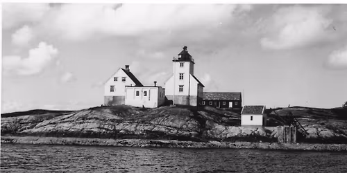 Fyrkvinner - Kvinnenes liv p\u00e5 norske fyrstasjoner gjennom 300 \u00e5r.