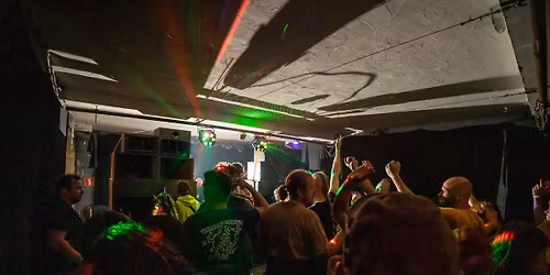 BREAKCORE GIVES MONKEY BUSINESS WOOD II