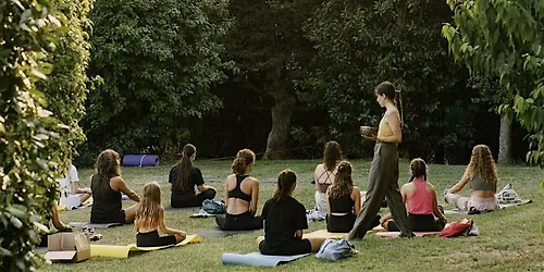 Park yoga - charity event