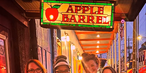 Les Femmes Farouches at Apple Barrel