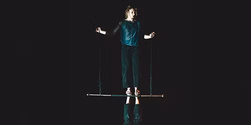 Le Paradoxe des jumeaux \u2013 Collectif Maison courbe
