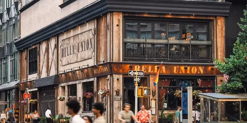 Make friends over pub and grub!