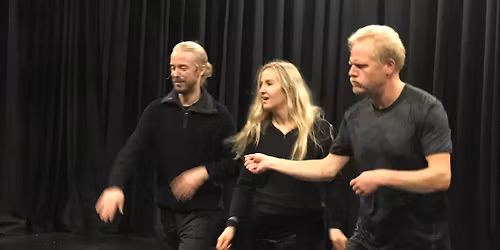 Du Mouvement Th\u00e9\u00e2tral \u00e0 L'espace Sc\u00e9nique