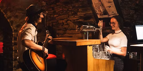 Patt Berry & Amy v Coffeegarden u Zvonu \/ Valmez