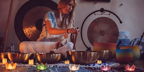 \u015awietlista K\u0105piel w D\u017awi\u0119kach z Ceremoni\u0105 Kakao