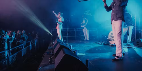 Tea Bar Totty tickling