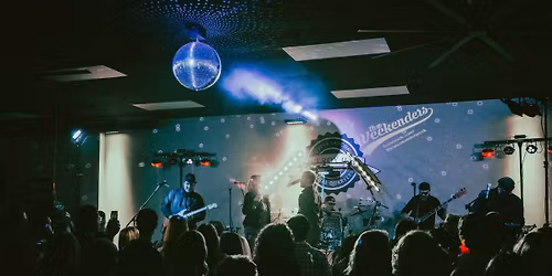 The Weekenders Celebrate Thanksgiving Eve at USSQ!