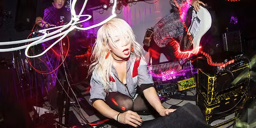 Evicshen with Lauren Tosswill & 6 to 8 Men and Dimples