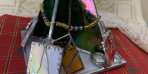 Weekday Series: \u201cStained Glass 3D Christmas Tree\u201d