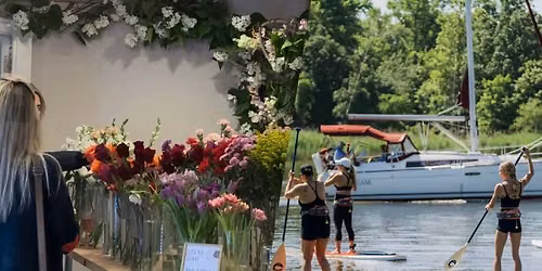 Bouquet & Paddle