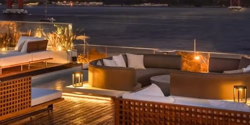 Golden Night Party no Icon Bar & Rooftop