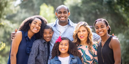 Frameworthy: Free Mini Family Photo Sessions with Photographer Ian Wilsmann (LIMITED SPACE)